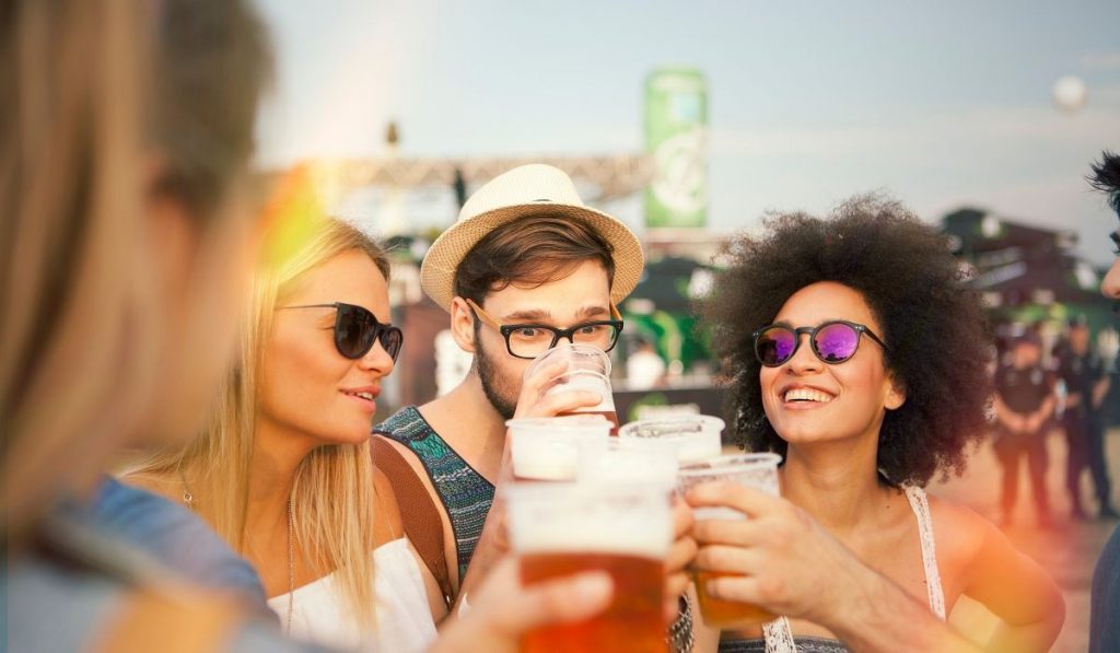 group of friends enjoying The Crab, Wine and Beer Festival