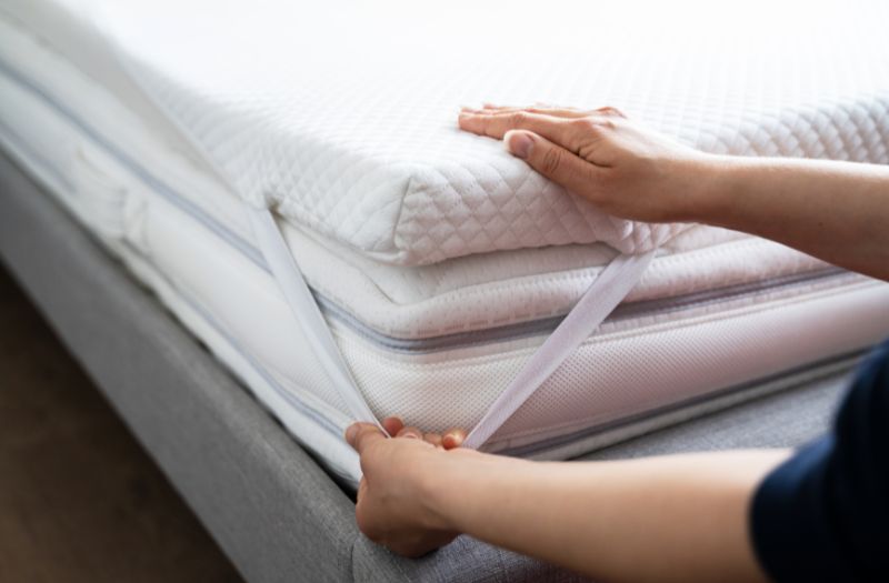 installing mattress topper