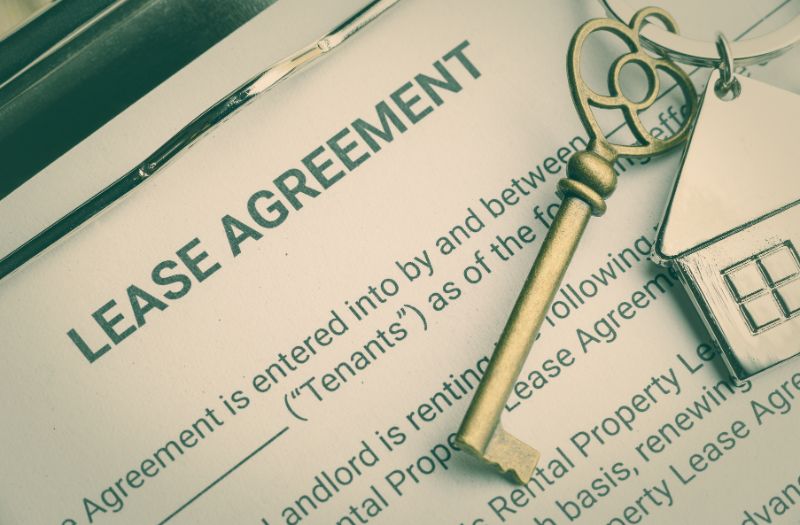 lease agreement and house keys